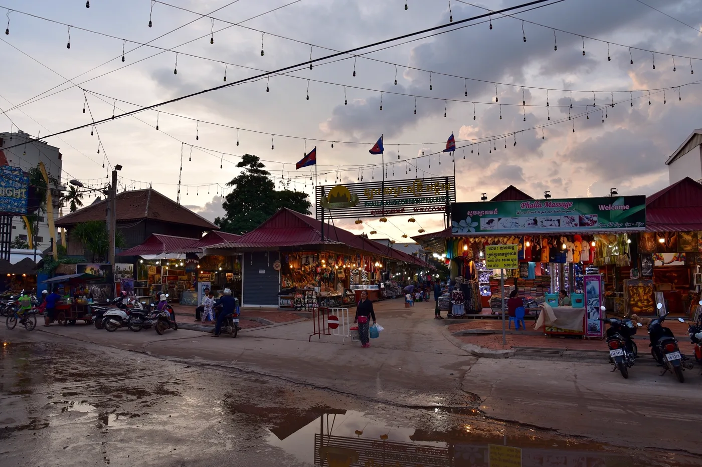 ตลาดกลางคืนอังกอร์ เสียมเรียบ