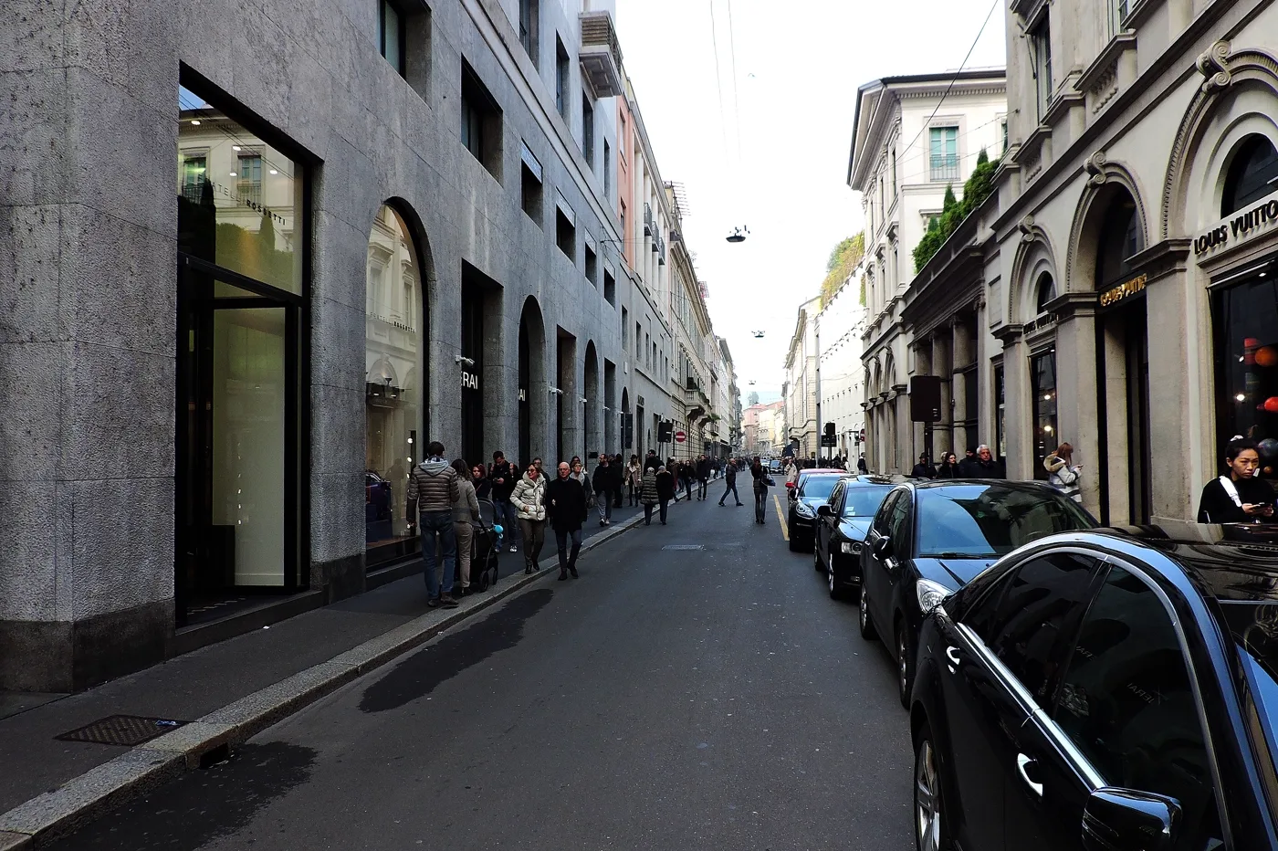 ถนนช้อปปิ้ง Via Monte Napoleone มิลาน
