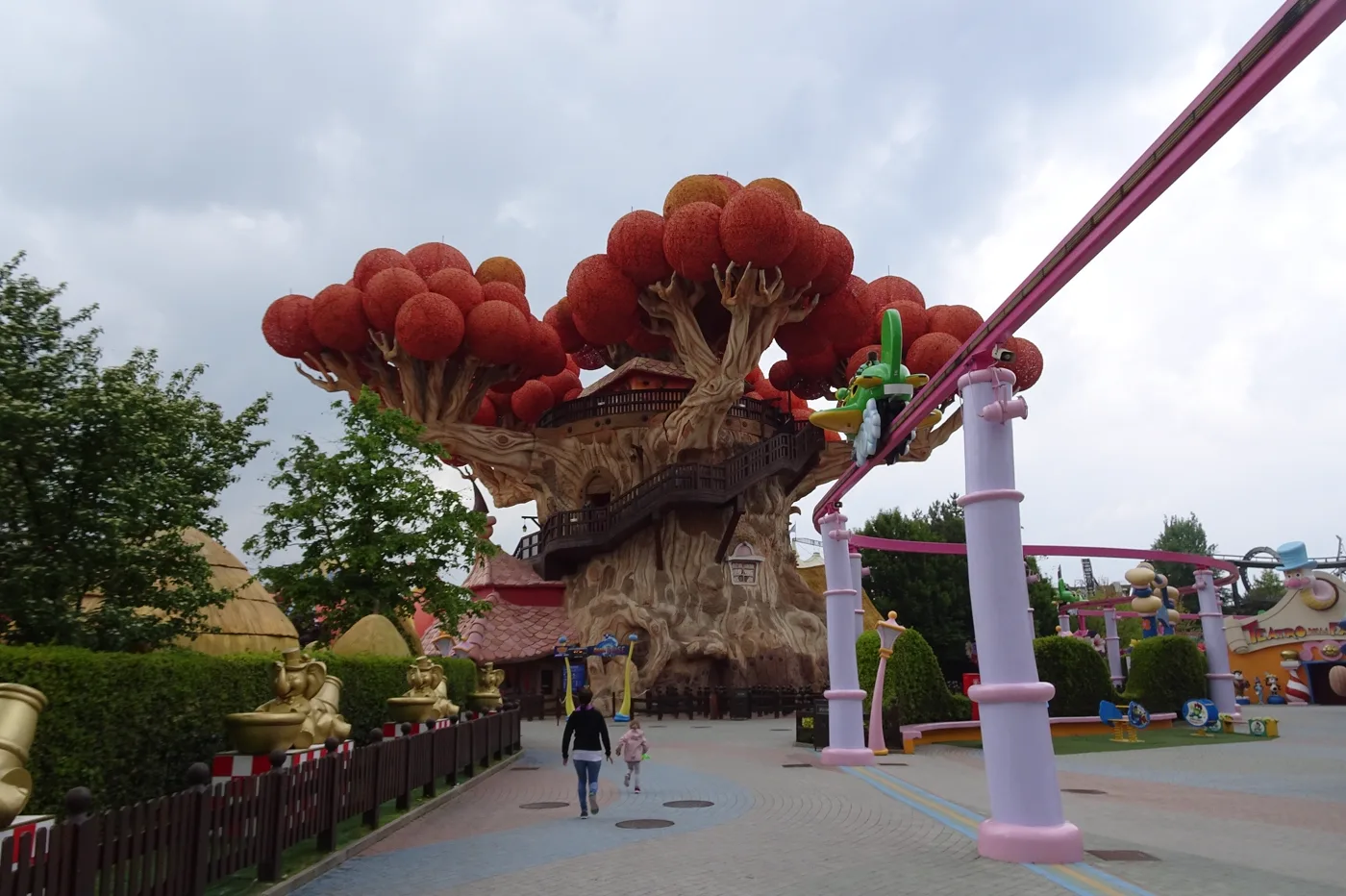 สวนสนุก Gardaland ริมทะเลสาบการ์ดา