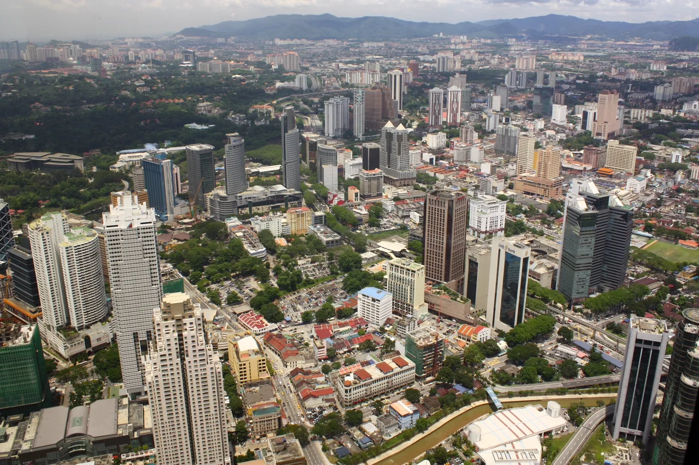 ร้านอาหารหมุน แอตโมสเฟียร์ 360 หอคอย KL กัวลาลัมเปอร์
