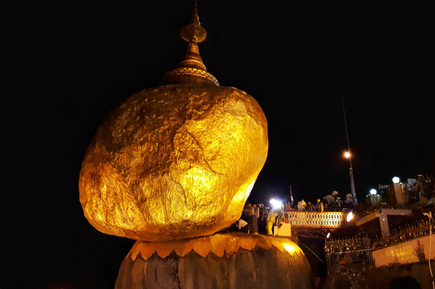 พระธาตุอินทร์แขวน (หินทอง) รัฐมอญ