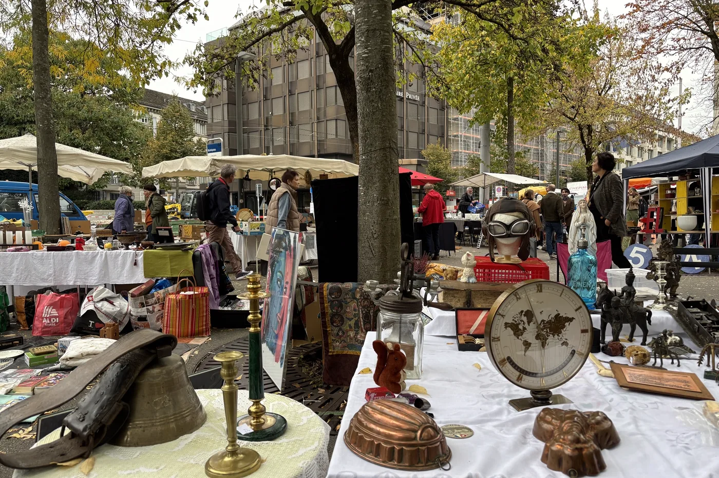 ตลาด Bürkliplatz ซูริก (ตลาดเปิดริมทะเลสาบ)